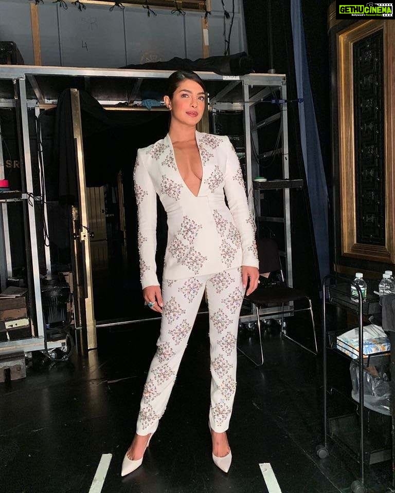 Priyanka Chopra Instagram - When you pose too hard...#beforeandafter Tune into @fallontonight tonight! @jimmyfallon missed our food challenge, but there was so much to catch up on. Always the best seeing you! ❤️ to @theroots New York, New York