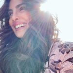 Priyanka Chopra Instagram - Cause the sun always shines on me... #onsetshenanigans ☀️#hairfordays Jama Masjid, Delhi