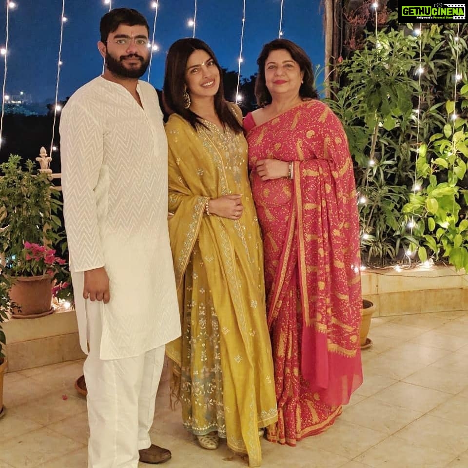 Priyanka Chopra Instagram - Happy Diwali. So good to be home to celebrate with my loved ones. I wish for the world to be bestowed with love, light and happiness. 💥✨ Mumbai, Maharashtra