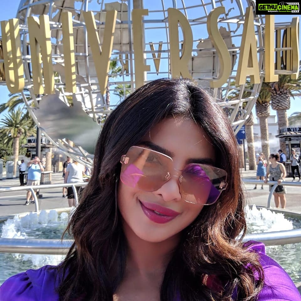 Priyanka Chopra Instagram - 🏡 + 🤳 = ♥️ Any guesses? #teampixel