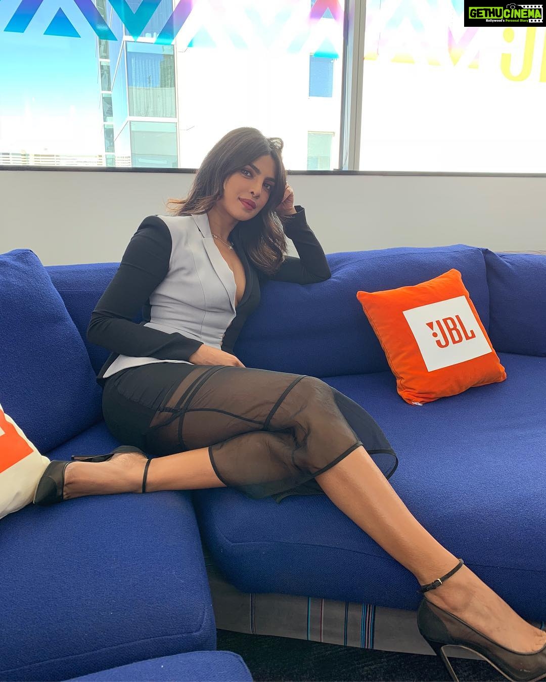 Priyanka Chopra Instagram - So who do I see tonight at the JBL Sound Splash Pool Party? @jblaudio let’s do this! #JBLFest #Ad SLS Las Vegas