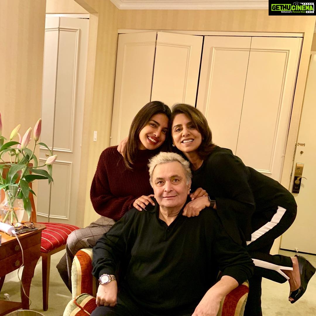 Priyanka Chopra Instagram - Was so good seeing you both @neetu54 #RishiKapoor laughter and smiles as always!! ❤️🙏🏽 New York, New York