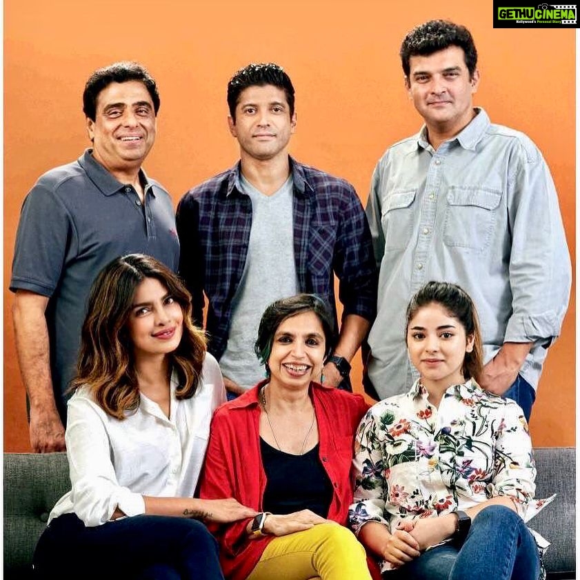 Priyanka Chopra Instagram - Iβm so excited and happy about today..Some stories just need to be told. In the spirit of Aisha Chaudhary and her incredible parents Aditi and Niren we bring you our tentatively titled super special project The Sky is pink. Going on floors today. God Speed. ππ½β€οΈπ @rsvpmovies @roykapurfilms @faroutakhtar @shonalibose_ @zairawasim_ Mumbai, Maharashtra