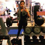Priyanka Chopra Instagram – In between sets.. #selfiefirst #trainingday 🤦🏽‍♀️😂 Mumbai, Maharashtra