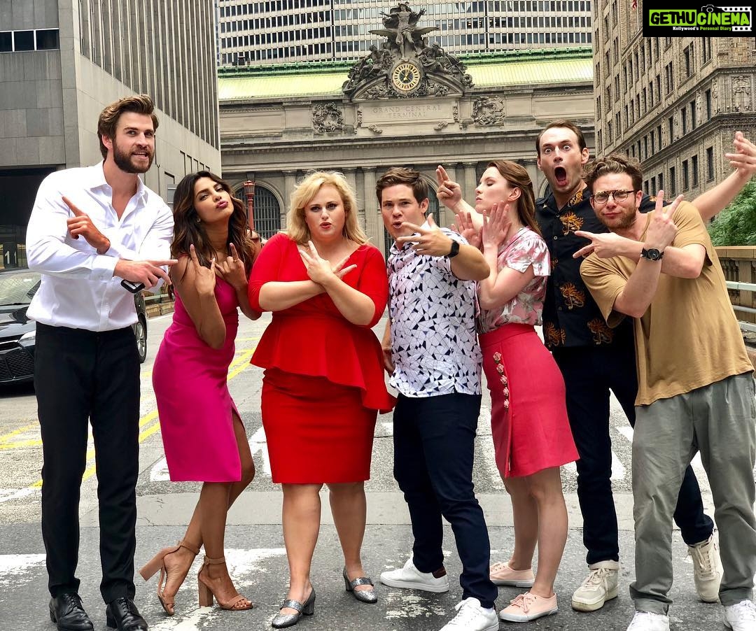 Priyanka Chopra Instagram - And it’s a picture wrap! Such a fun lot to shoot this movie with. Adore u all.. #isntitromantic @rebelwilson @andybovine @straussschulson @liamhemsworth #bettygilpin @brandontakespictures ❤️🤟🏼 New York City - Manhattan - Nyc