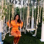 Priyanka Chopra Instagram - Celebrating summer with @voguemagazine and @saks thank you @chefdanbarber and @wolfferwine this is the perfect summer night 🧡🍊🍑🧡#sakspartner The Hamptons