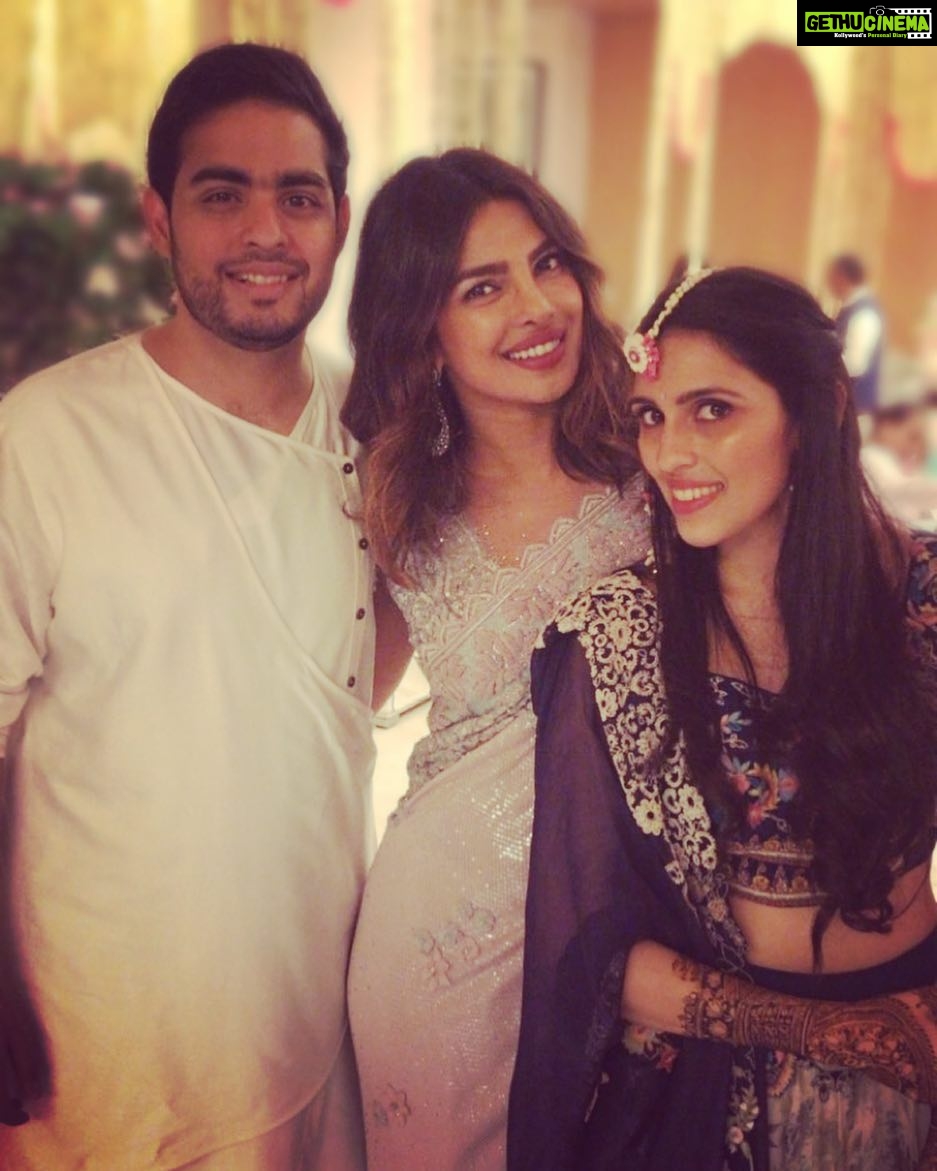 Priyanka Chopra Instagram - Congratulations Akash and Shloka!! Such a beautiful ceremony.. mehendi hai rachne wali.. love you both. Pre pre engagement party❤️🙌🏽 Mumbai, Maharashtra
