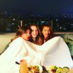 Priyanka Chopra Instagram – LA summers.. go figure!! Brrrrr! With  my bawse Babes.. @elizabethchambers @mubinarattonsey #ladiesnight 🤩 Los Angeles, California