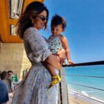 Priyanka Chopra Instagram – Twinning… love my baby girl @sky.krishna #sundayfunday Malibu, California