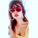 Priyanka Chopra Instagram – Summer lovin… 🌼🔥