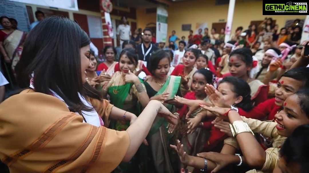 Priyanka Chopra Instagram - The part I enjoy the most... joining in the fun! These young ladies put on an amazing performance for me and it was great to see their confidence and excitement towards life. This is in large part because they are in a school environment that keeps them safe. They are in charge of building their own futures...their own lives. Keeping a girl in school has so many positives, especially seeing them happy and thriving. A great start to my trip to #AwesomeAssam Jorhat, Assam, India