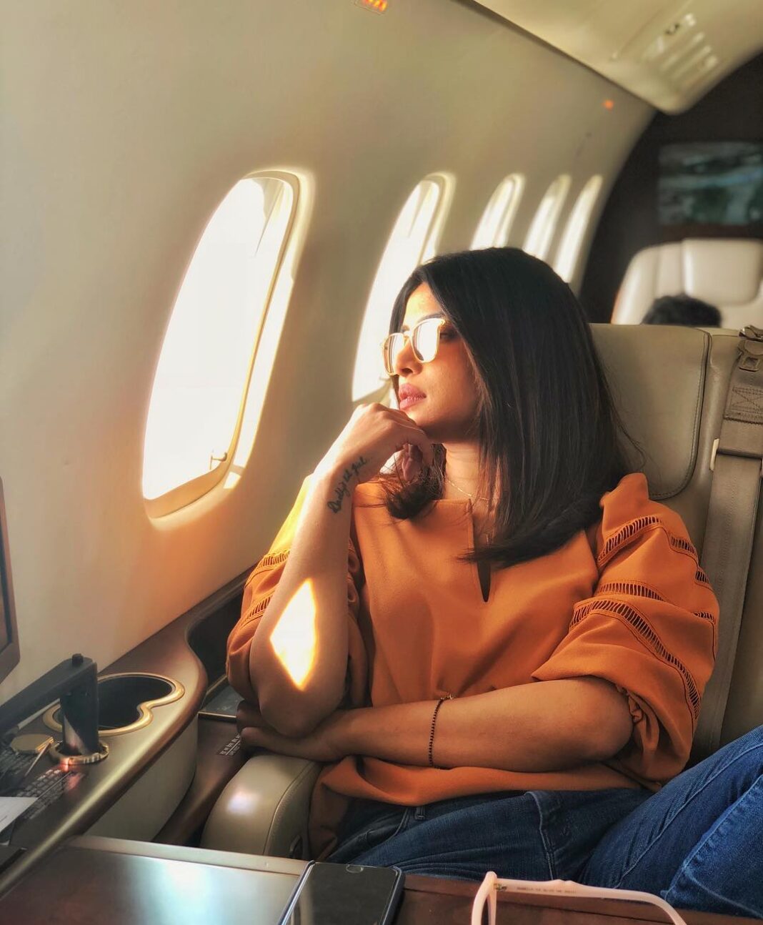 Priyanka Chopra Instagram - My one constant...travel. Different places...different people...different worlds. This time I’m in #AwesomeAssam in India 🇮🇳. Follow my stories and tell me...what’s your favorite city or country in the world? 🌎 ✈️...🎉👌🏽💋💥
