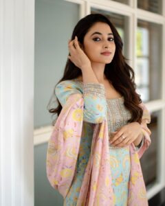 Priyanka Mohan Instagram - May all beginnings cherish on this auspicious day! Wishing everyone a Happy Dussehra and a victorious Vijayadhashami! ❤️ Styled by : @pallavi_85 Designer : @mrunalinirao Makeup : @makeupbymoovendhar Hair : @hairologyby_chinna 📸 @kiransaphotography