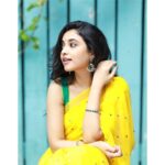 Priyanka Mohan Instagram – 🌻
#yellow 
@prasatharunm @deepak_durai_photography  @mabia_mb @sangeethamakeoverartistry @divasmantra