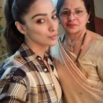 Raai Laxmi Instagram - Happy bday to my world 💖 love u to the moon and back mamaa ❤️❤️❤️ muahhhhh😘😘😘#itsmymamasbirthday🎉🎊