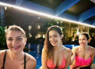 Raai Laxmi Instagram - Water babies @sonnalliseygall @lostjourno ❤️