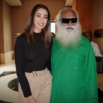 Raai Laxmi Instagram – This was the most incredible experience meeting u today !!!🌹 thank u @sadhguru ji for inviting me and taking ur valuable time i m Soo overwhelmed and moved 🙏🌸 #cauverycalling #sadhguru ji 🙏