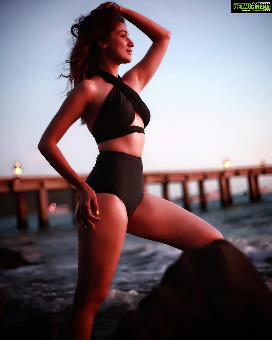 Raai Laxmi Instagram - It’s not attitude , if I have it daily it’s my personality.☺️🖤💛🖤💛🖤 #morningluvlies ❤️❤️❤️