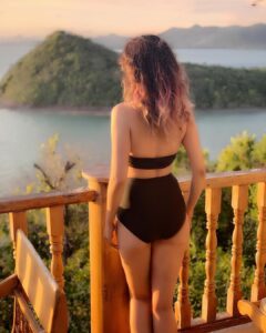 Raai Laxmi Instagram - RISE & SHINE 🌼🍀🌼🍀 #RLtravel #goodmorning #birthdaygirl #holidays 🥳