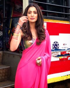 Raai Laxmi Instagram - Hello guys ! Meet Ms.Venkat Lakshmi 🤗💖#newventure #shootstarted #telugufilm #day6 #WhereIsTheVenkatLakshmi 💐