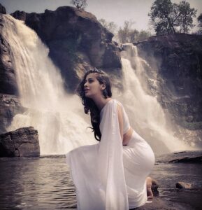 Raai Laxmi Instagram - There is beauty in simplicity!❤️ #lovebeingsimple #classic #memories #natureslover #neeya2🐍