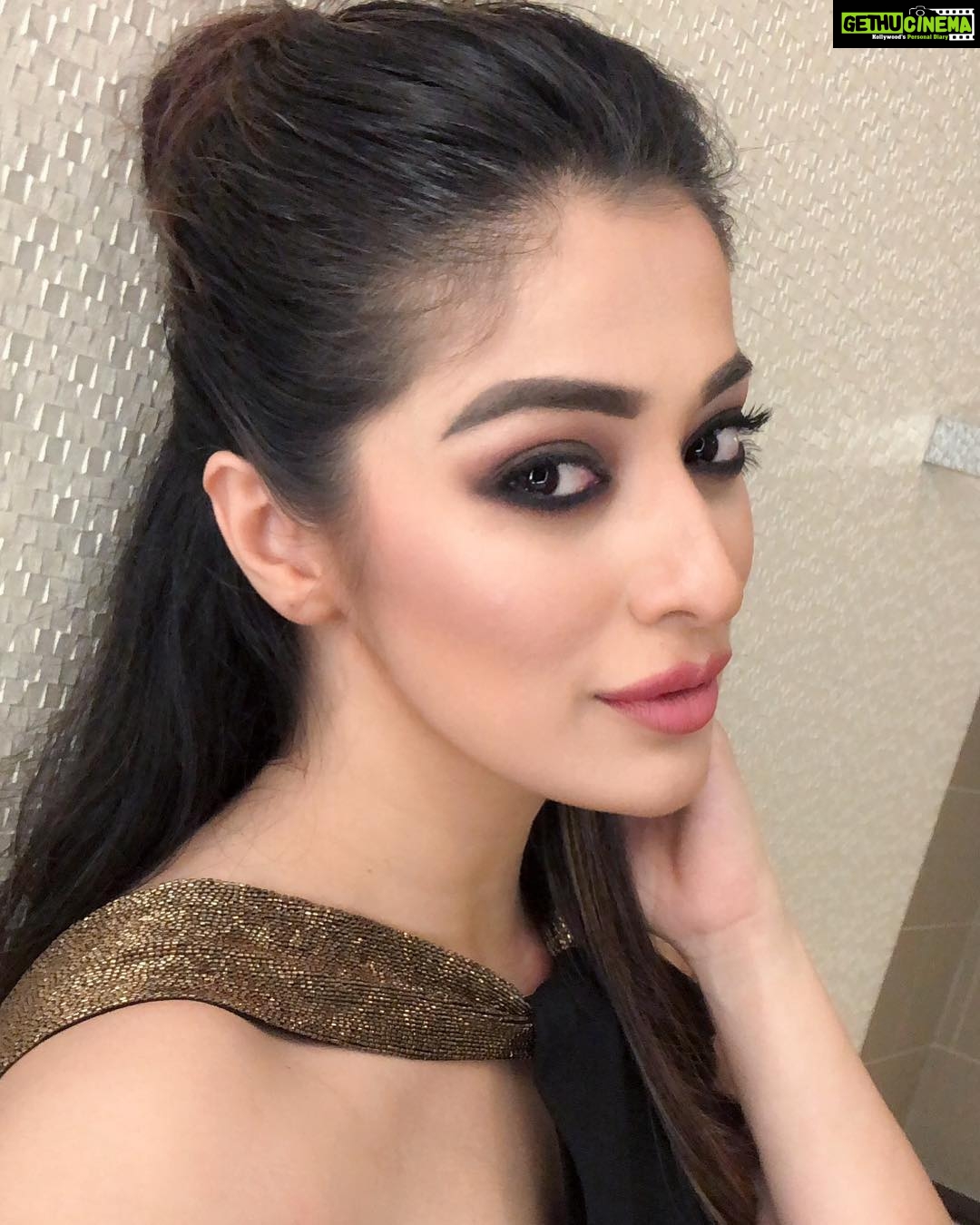 Raai Laxmi Instagram - Attitudes r contagious. Is yours worth catching ? 😊✨❤️