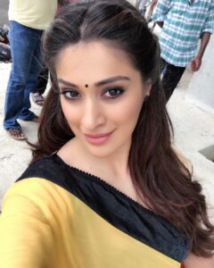 Raai Laxmi Instagram - ‪Wishing u all a happy Sankranti & a happy pongal 😊☺️💕💐 #festivemode #Pongal #Sankranti god bless 😇 love u all muahhh 😘‬