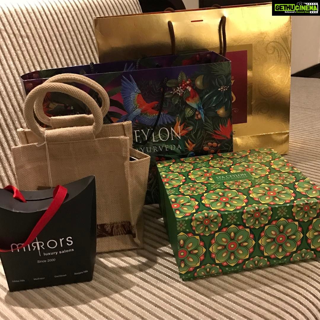 Raai Laxmi Instagram - Now that's a wonderful send off thanks #iifautsavam for the lovely hamper πβΊοΈπππ
