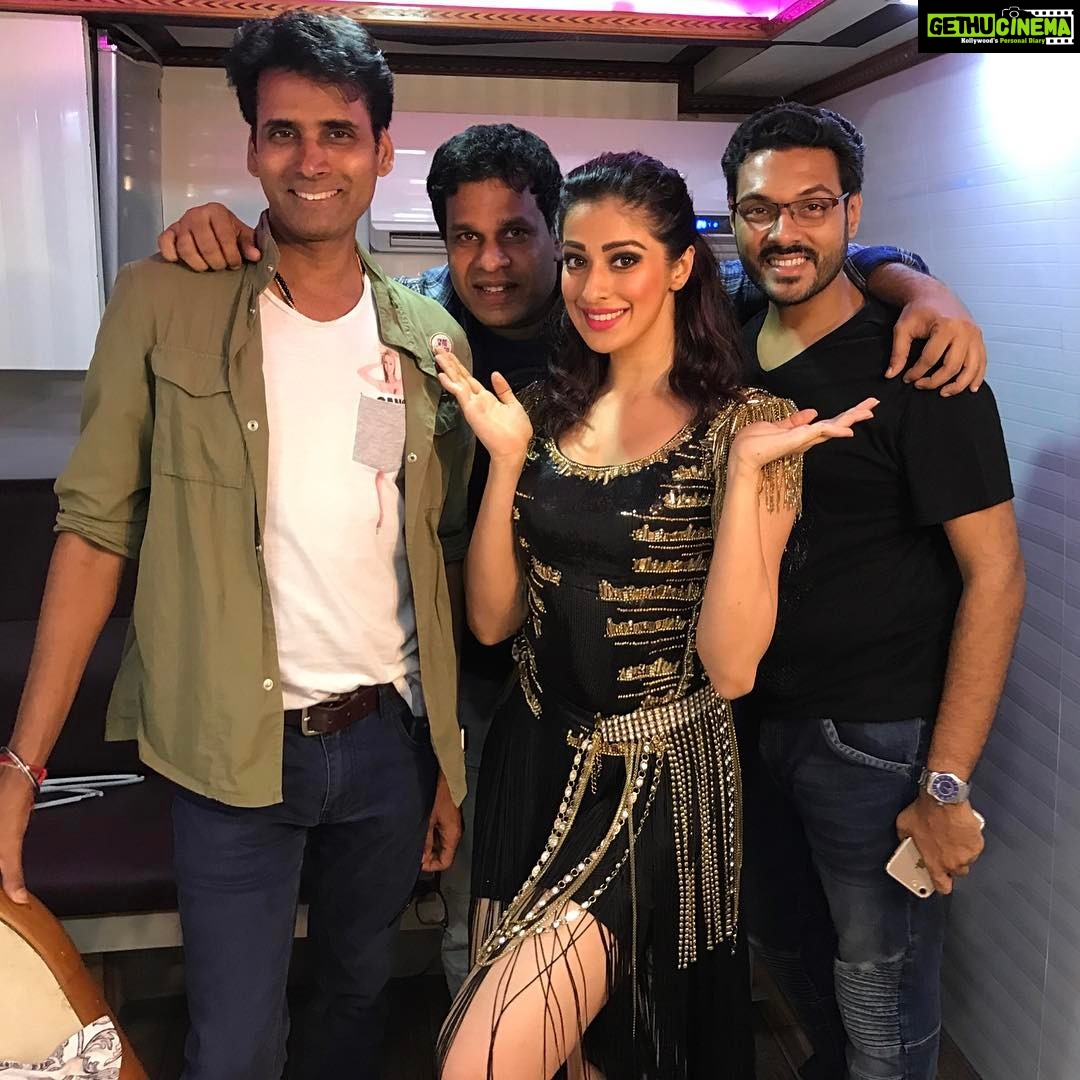 Raai Laxmi Instagram - And that's my crazy team πππthanks to u all without u guys this wouldn't have been possible πππ #jerry @jubindesai @pompyhans