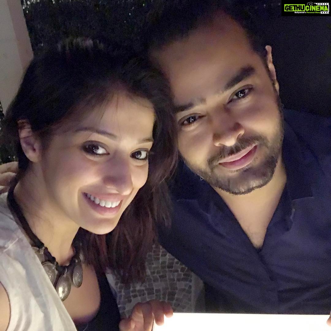 Raai Laxmi Instagram - Wat a lovely classy place #life 😍thank for a lovely dinner @_kunaljani ☺️enjoyed thoroughly 👌@chefamnindersandhu and @abarcalledlife