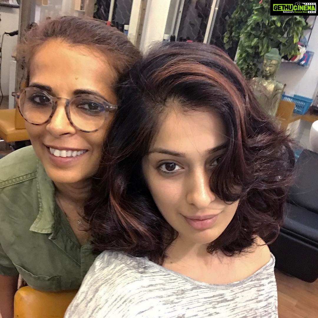 Raai Laxmi Instagram - Look good feel good βΊοΈππ¬ππ tight hug @kantamotwani for this funky new summer look #choppeditshort ππ»π summer I M ready π¬ππΈπΌ