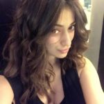 Raai Laxmi Instagram – My new hairdo chopped it really short 🙈😬feels lighter and I M  loving it 🙎thanks @kantamotwani for giving me a lchange over each time 😘✨✨✨