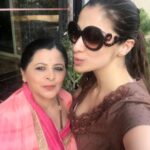Raai Laxmi Instagram - Showing maa how to pout 😜not bad she's is close 😂love her 😘❤️💕 #momanddaughter 😘😘😘