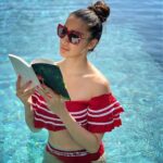 Raai Laxmi Instagram - Only a bookworm like me will understand my feeling and the picture.🤣🤣🤣🤣🤣 bas ke diya 🙈❤️ don’t know wat I read but I promise I read 😀😝 pinky promise 😉❤️