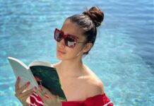 Raai Laxmi Instagram - Only a bookworm like me will understand my feeling and the picture.🤣🤣🤣🤣🤣 bas ke diya 🙈❤️ don’t know wat I read but I promise I read 😀😝 pinky promise 😉❤️