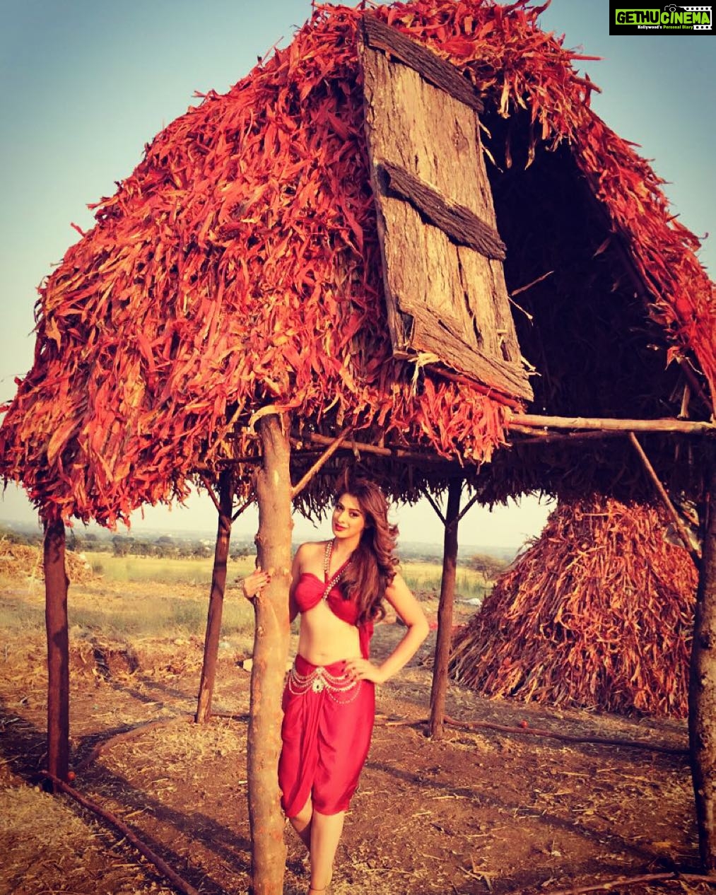 Raai Laxmi Instagram - Happy Dhanteras luvlies 💰💰💰 have a fab #Diwali celebrations God bless 😇🌟🌟🌟🌟💥💥💥 love u lots muahh ❤️😘