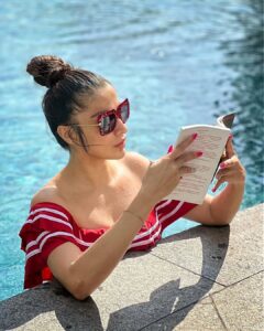 Raai Laxmi Instagram - If it involves Sky , Water , interesting book & me time count me in 😉❤️ that makes my perfect Sunday 😇❤️