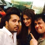 Raai Laxmi Instagram – Yo yo Mika Singh 😀 at the screening of #welcomeback wit my friends 😊