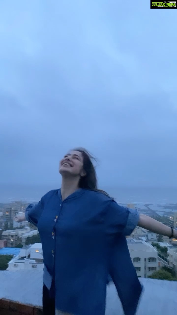 Raai Laxmi Instagram - This happiness is unexplainable 🥰😍 my happy space 🌧 #waterbaby #rains #reels #myspace #weather #cloudy #thunder #music #romantic #loveit #IloveRains 😍🎶🎸💃🏻
