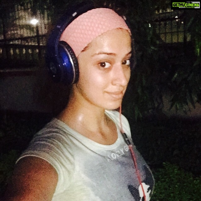 Raai Laxmi Instagram - Had a good 1 hour outdoor run πππ #fatburn #greatfeeling #fitness getting back in form again after my bday celebrations for almost a month this was a cheating month for me having my bday as an excuse πβΊοΈπ #foodie as always ! Wish life was easy when it comes to eating whatever we want π #tempting π