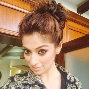 Raai Laxmi Instagram - Look bk n thank god.look forward n trust God.he closes doors no 1 can open n he opens doors no 1 can close.😁🙏🏻😇 😘😘😘❤️❤️❤️