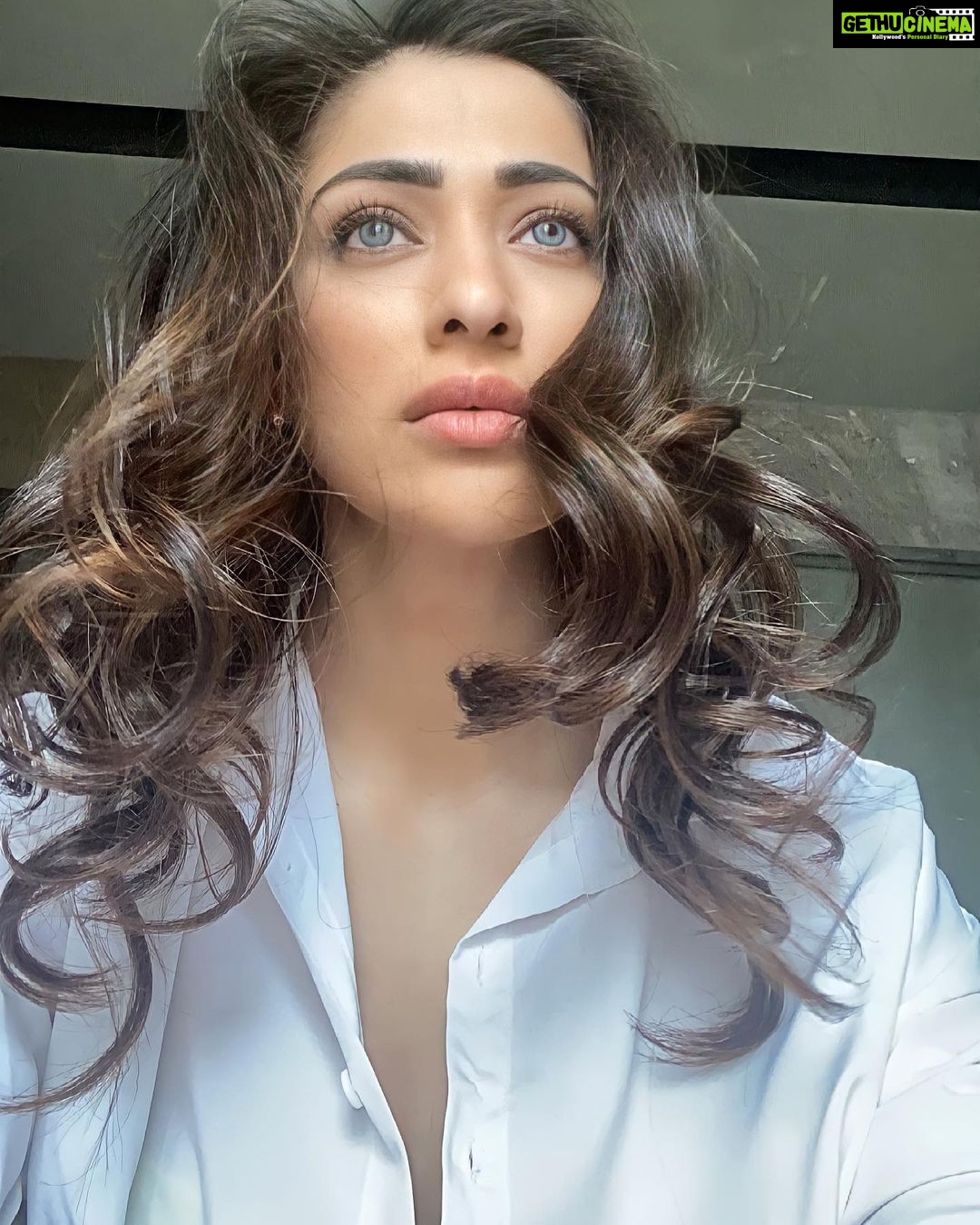 Raai Laxmi Instagram - Worrying is like a rocking chair. It gives u something to do , but doesn’t get u anywhere.💖 #happymorning #happyweekend #staypositive #staysafe ❤️