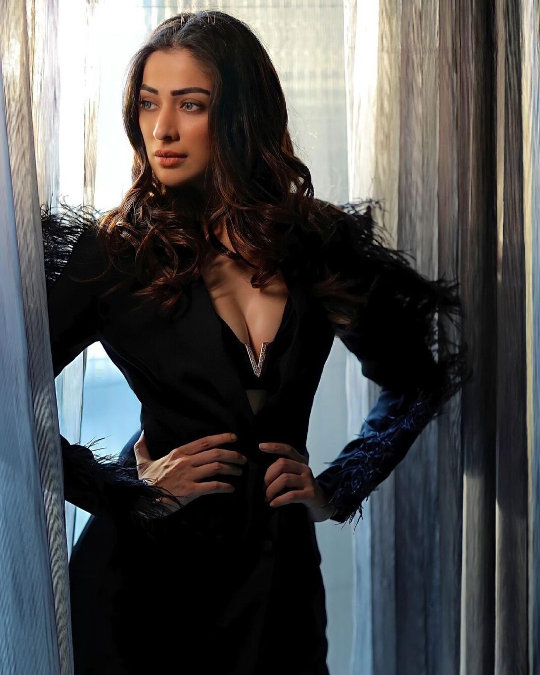 Raai Laxmi Instagram - She has got her own kinda MAGIC 🪄 🖤
