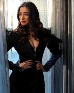 Raai Laxmi Instagram - She has got her own kinda MAGIC 🪄 🖤