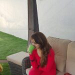 Raai Laxmi Instagram – Candid shot !!! Early morning outdoor coffee time ! Pic courtesy Othman 🙏🙏🙏thanks 😁