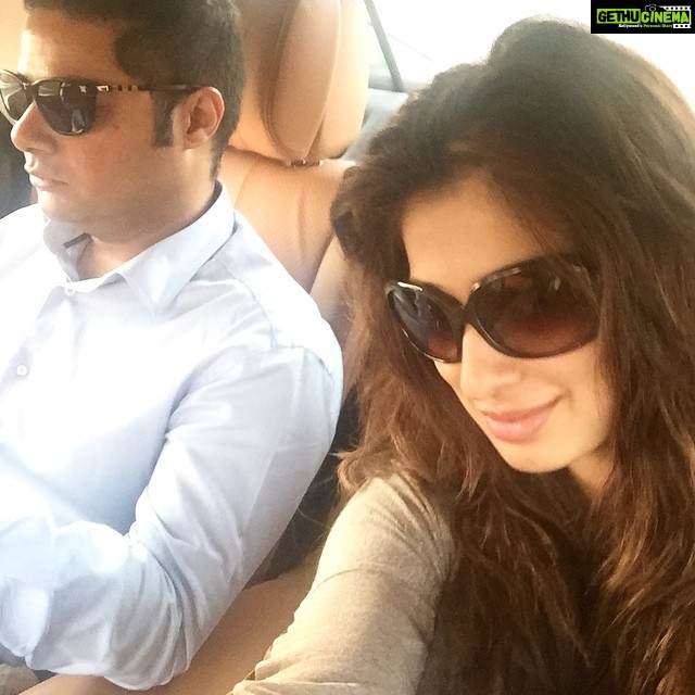 Raai Laxmi Instagram - The friend next to me is on Sale. He comes with 2 Dogs, 3 jets, 4 houses (across countries) and 93 present girlfriends. (7more to go for a century )😂All girls may apply. #hahahah #-_- #supapriv #funny #onsale #christmas #special #notbebe #notzara valid till 31st dec 2014 😂😜hurry up