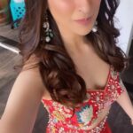 Raai Laxmi Instagram – When in doubt wear RED.😋❤️😁❤️❤️❤️

 #indianattire #grace #reels #reelsinstagram #loveyourself #indianwedding #indianlook #loveit ❤️