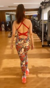 Raai Laxmi Instagram - Walking in to the gym during weekends be like. 😁🙇🏻‍♀️😛❤️ #weekendvibes #weekendgoals #sundayfunday #fitnessmotivation ❤️❤️❤️