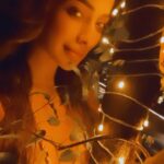 Raai Laxmi Instagram - Conversations of heart 🥰❤️ #DilDiyanGallan 🥰 #melodies #love #moodlights #soulful #soulful_moments #reels #reelitfeelit #reelsvideo #trending #lovestory #lovesongs ❤️💫🥳