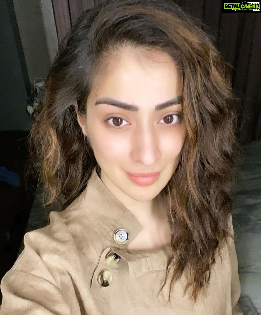 Raai Laxmi Instagram - Life doesn’t get easier , u just get stronger .❤️